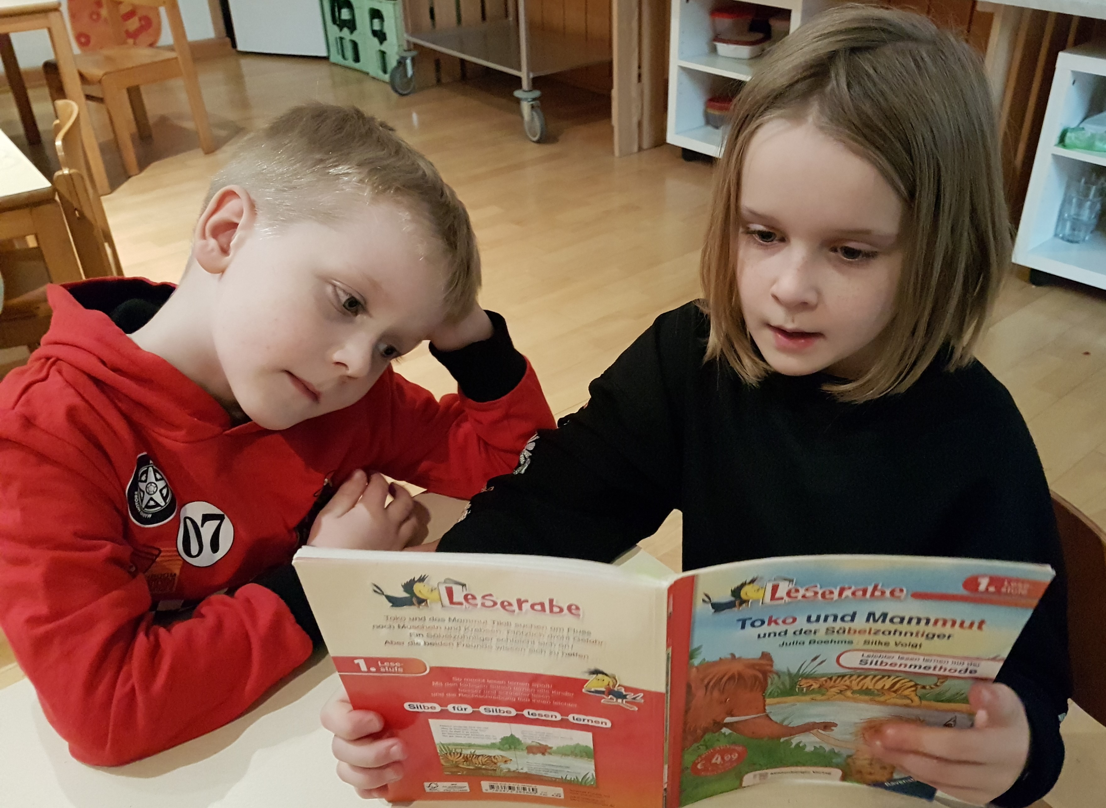  Ferdinand-Dietz Grund- und Mittelschule - Vorlesetag im Kindergarten Bildidee 